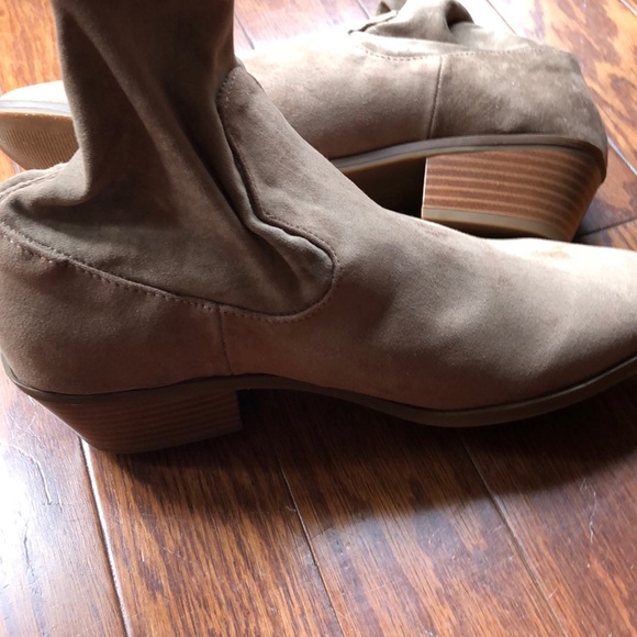 BRAND NEW size 11 Microsuede Western Sock Booties - Picture 7 of 7